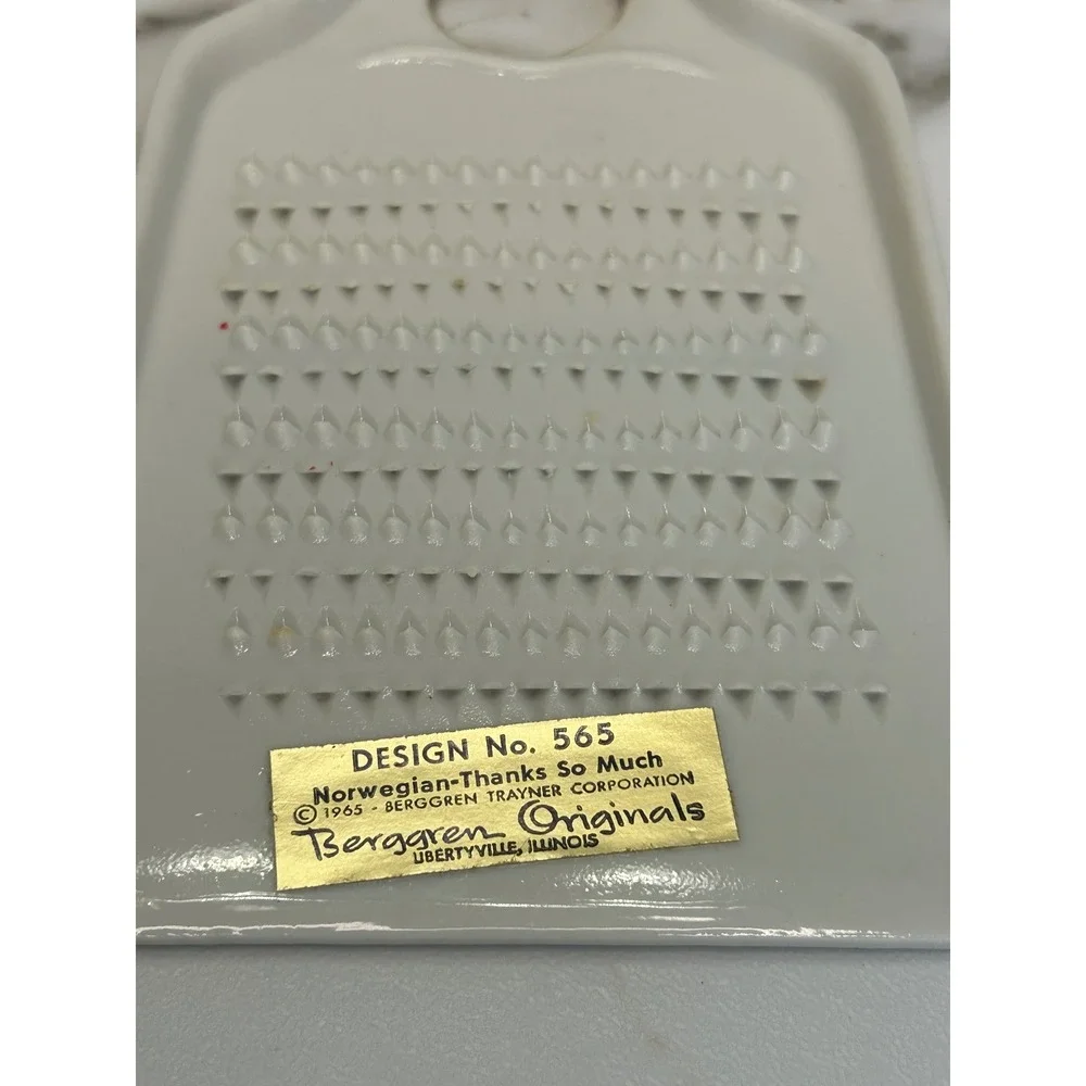 Vintage 1965 Berggren Originals Ceramic Ginger Grater Norwegian Rosemaling 565